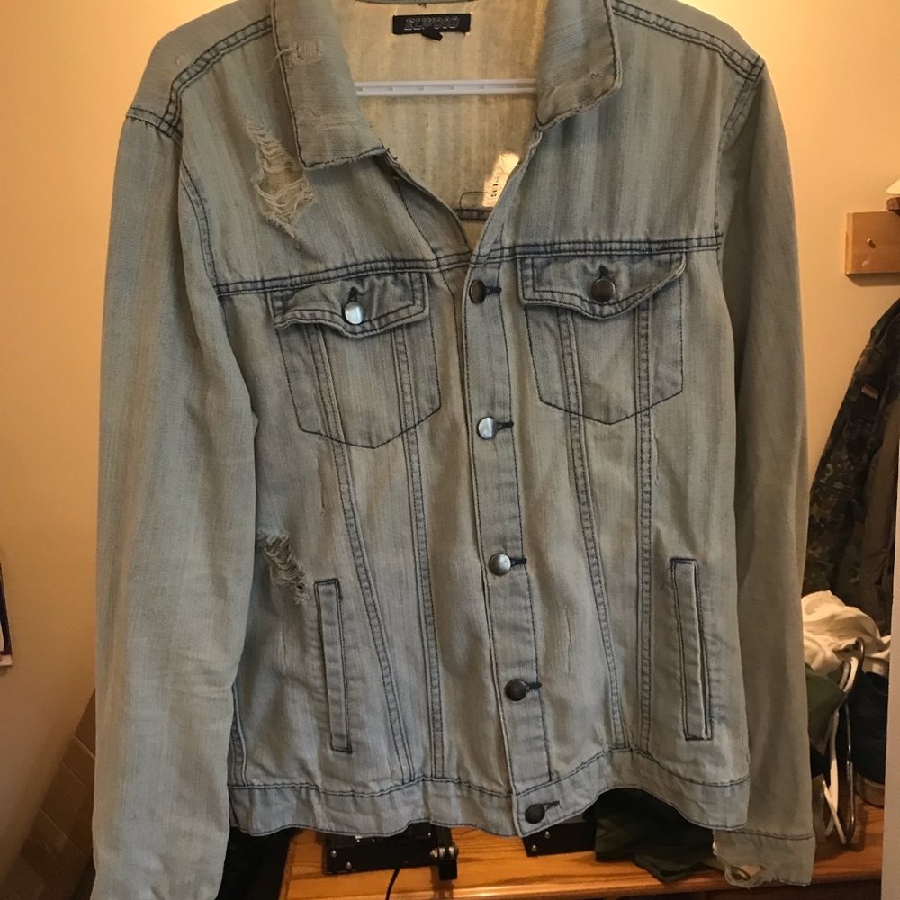 Elwood light wash ripped denim jacket. Size M